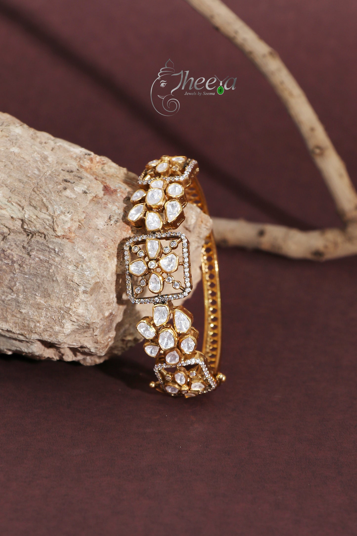 Ratnavalli Moisanite Single Bangle
