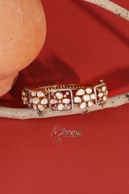Ratnavalli Moisanite Single Bangle