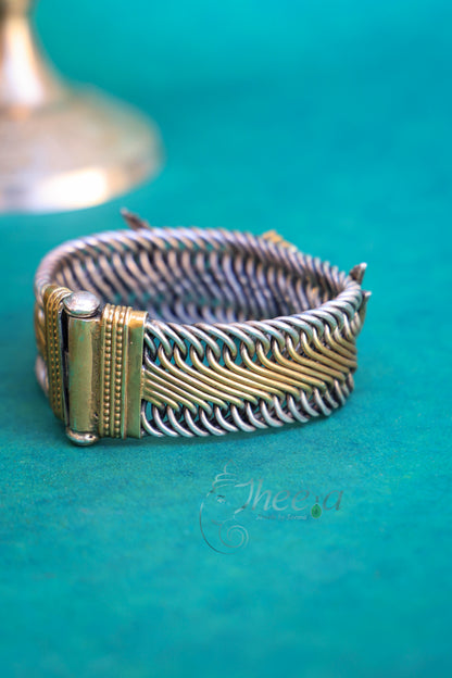 Dual tone Jalebi Bangle with birds and moissanite