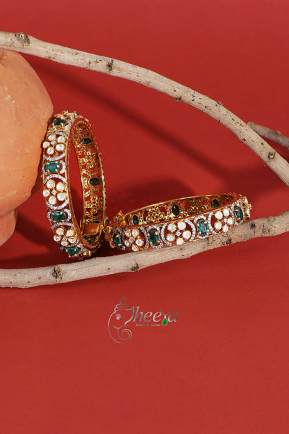 Ratnavalli  green Bangle Set