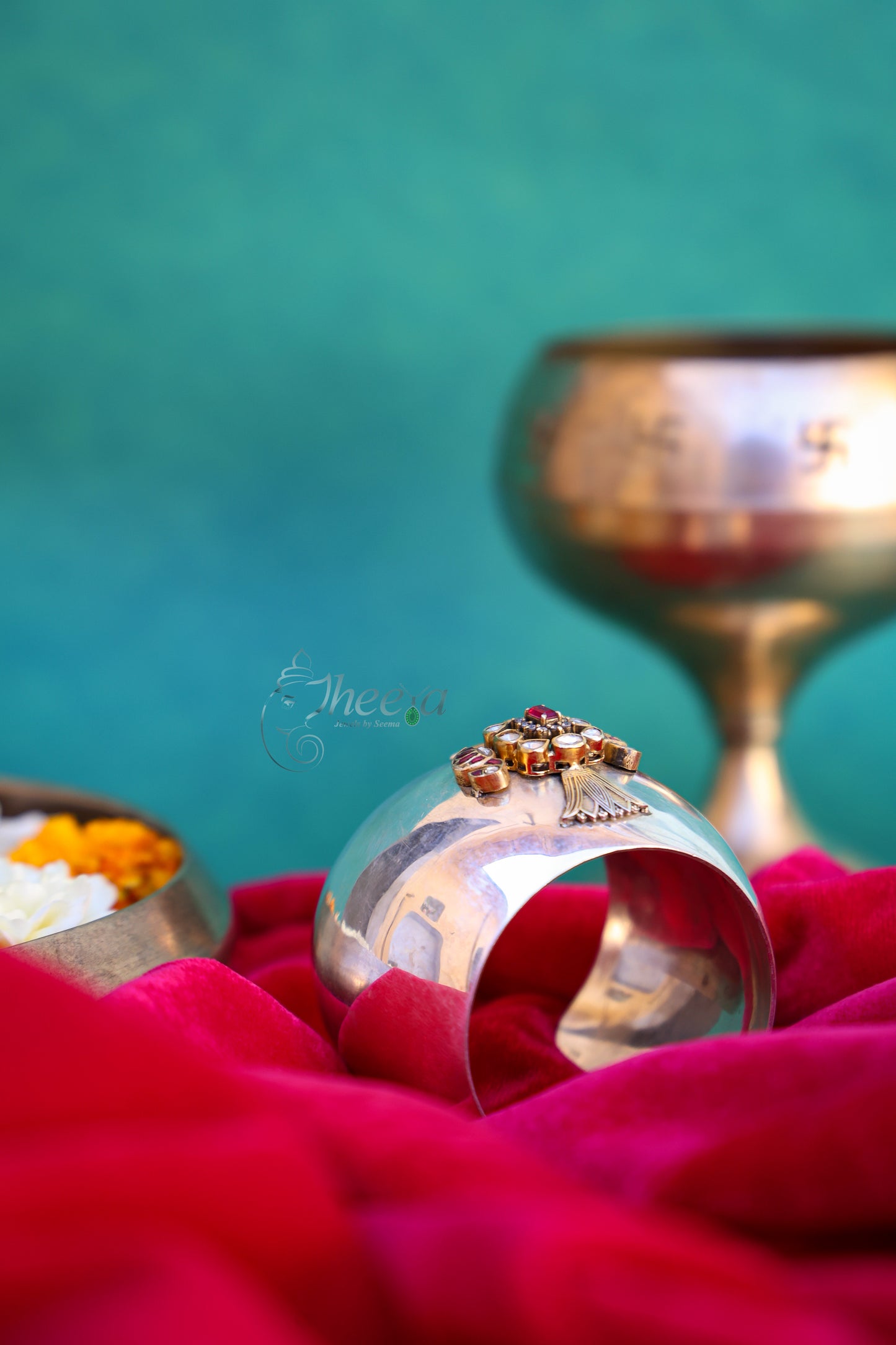 Modern silver fat bracelet with red kundan