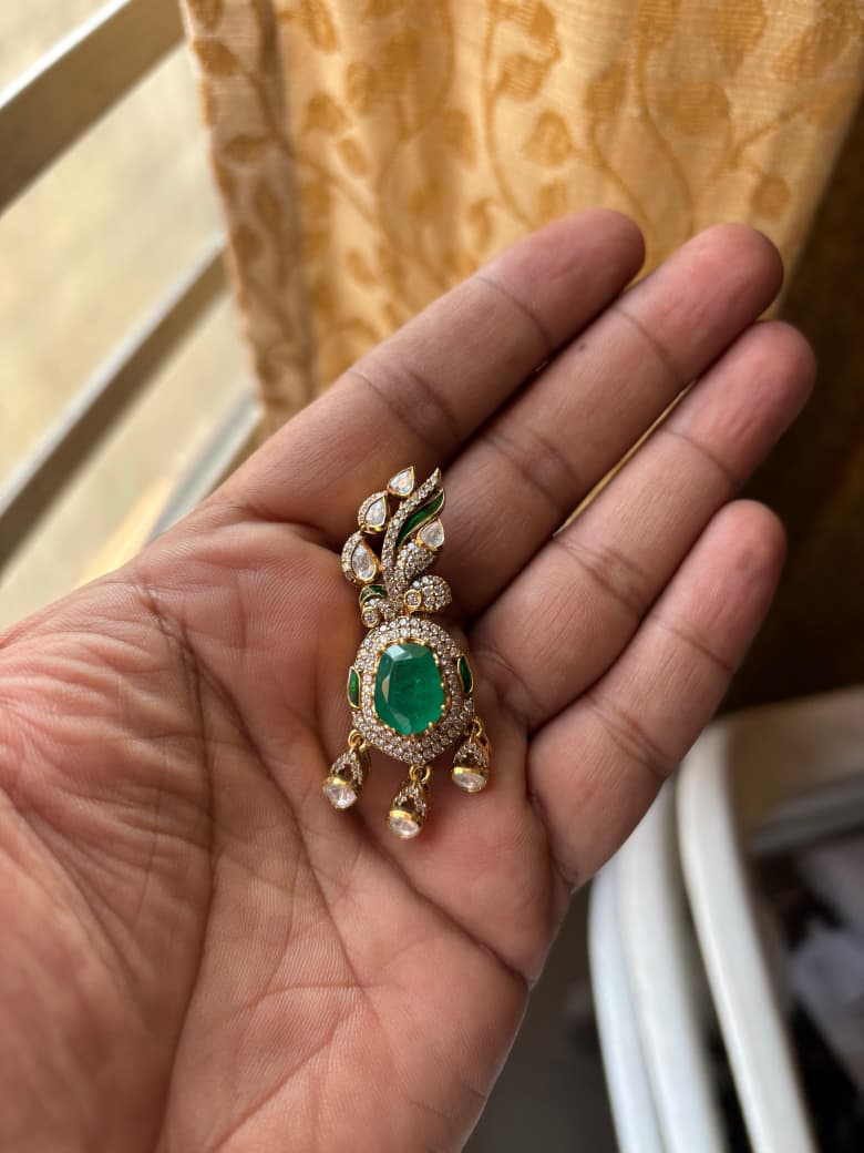 Aaina Green Leaf Brooch