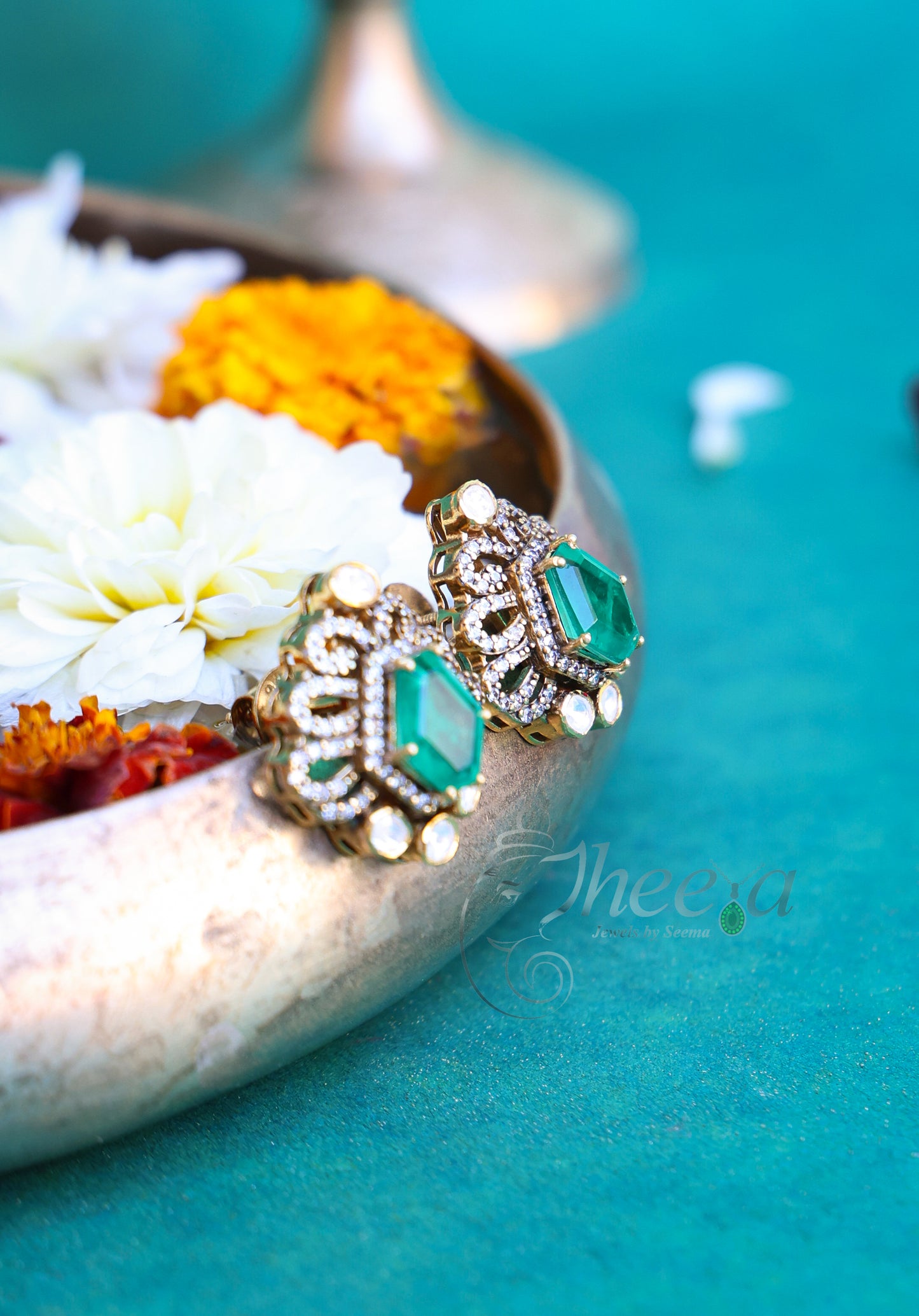 Green pentagon shaped moissanite stud