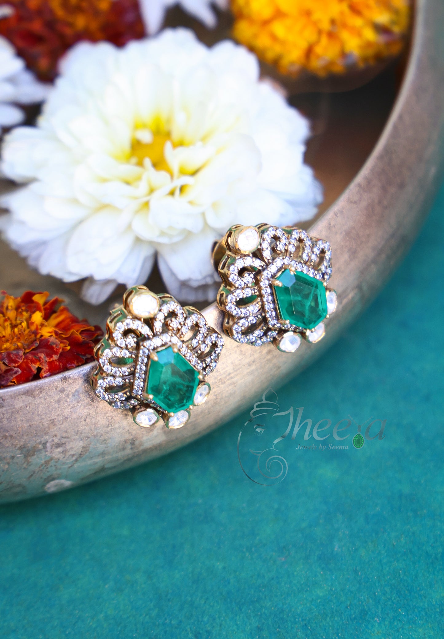 Green pentagon shaped moissanite stud