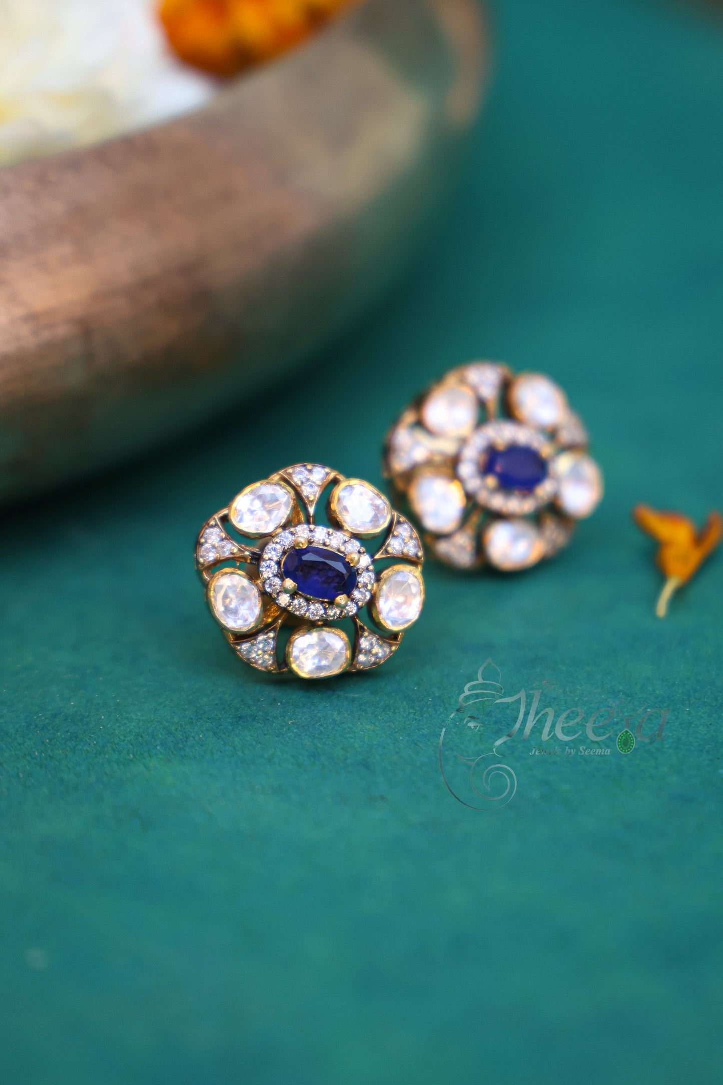 Sapphire and moissanaite Stud