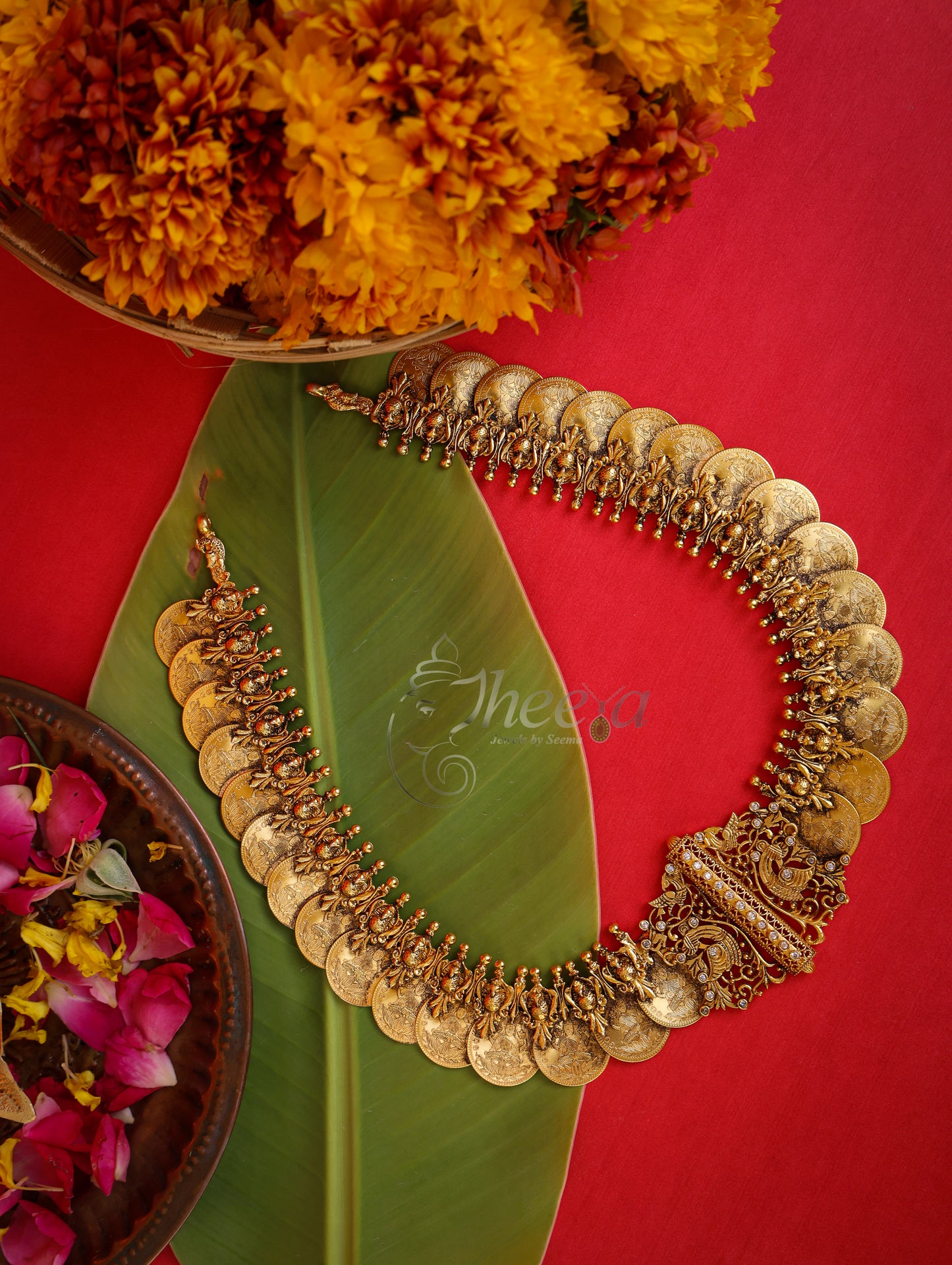 Kaveri Gold Vintage Kaasu Mala worn by a model showcasing scale and Necklace design.