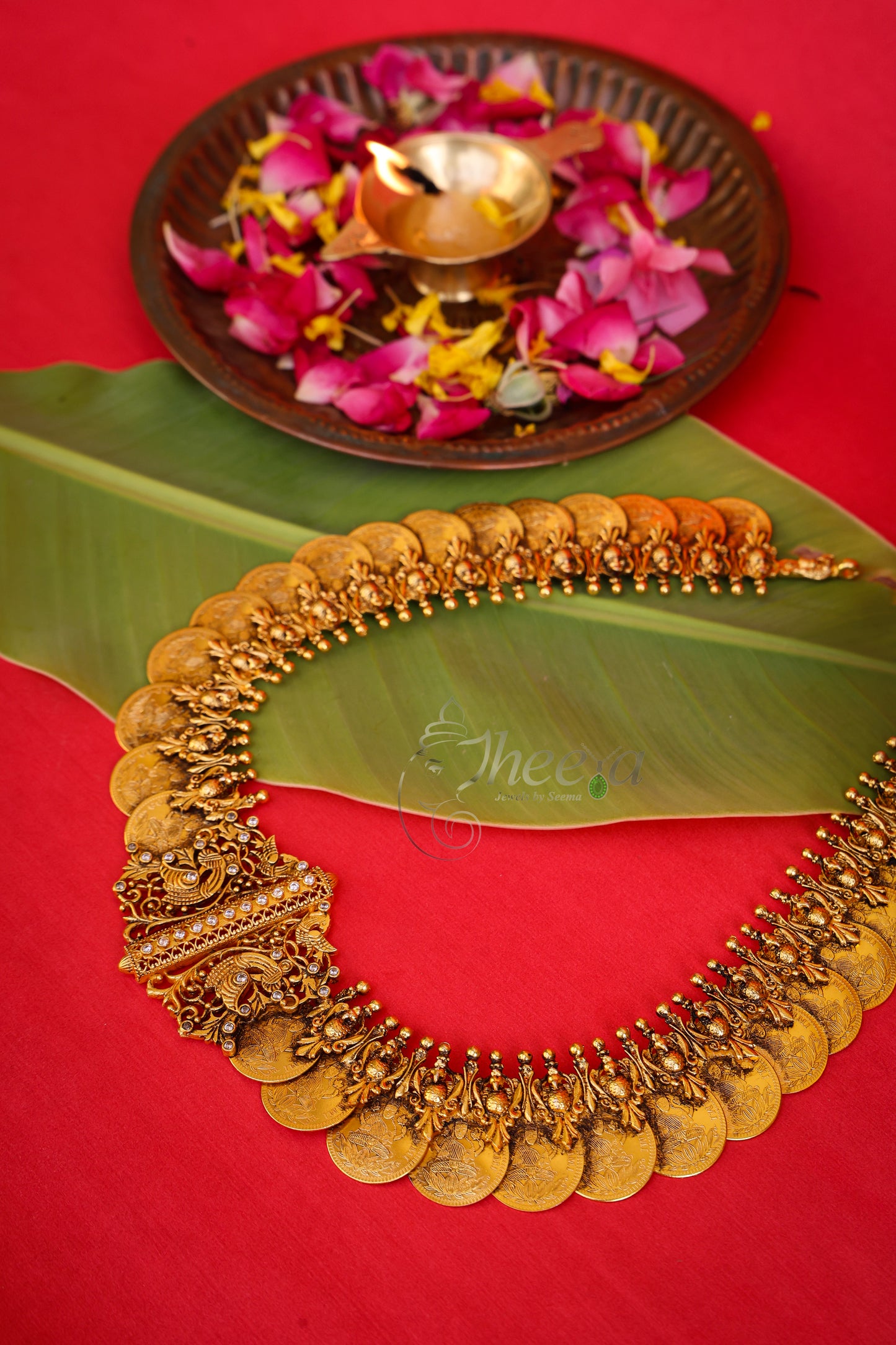 Close-up detailing of Kaveri Gold Vintage Kaasu Mala highlighting Antique Gold craftsmanship.