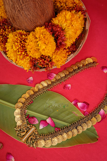 Close-up detailing of Temple Vilasam Long Kaasu Mala highlighting Antique Gold craftsmanship.