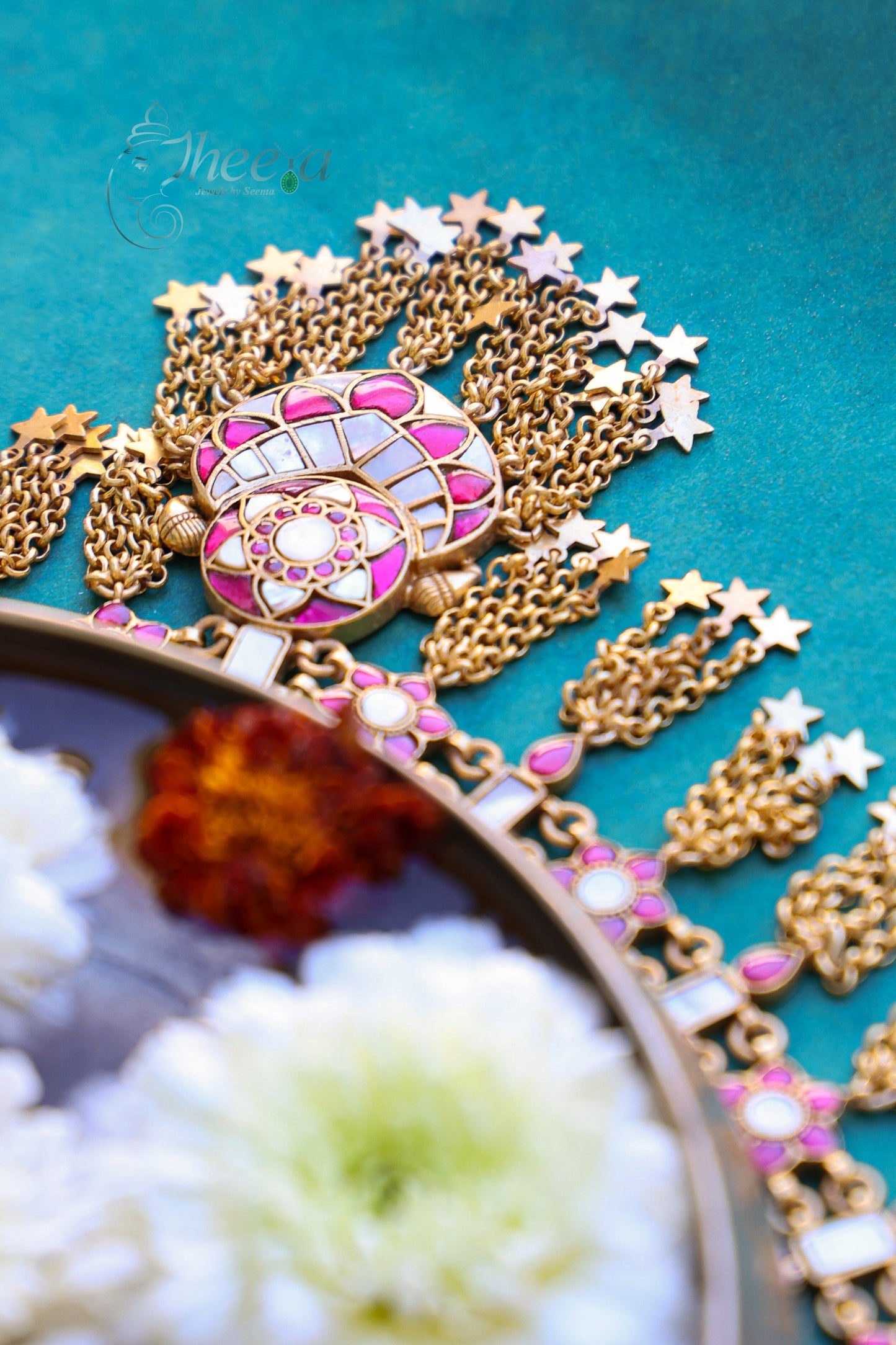 Red and white kundan necklace set with big pendant