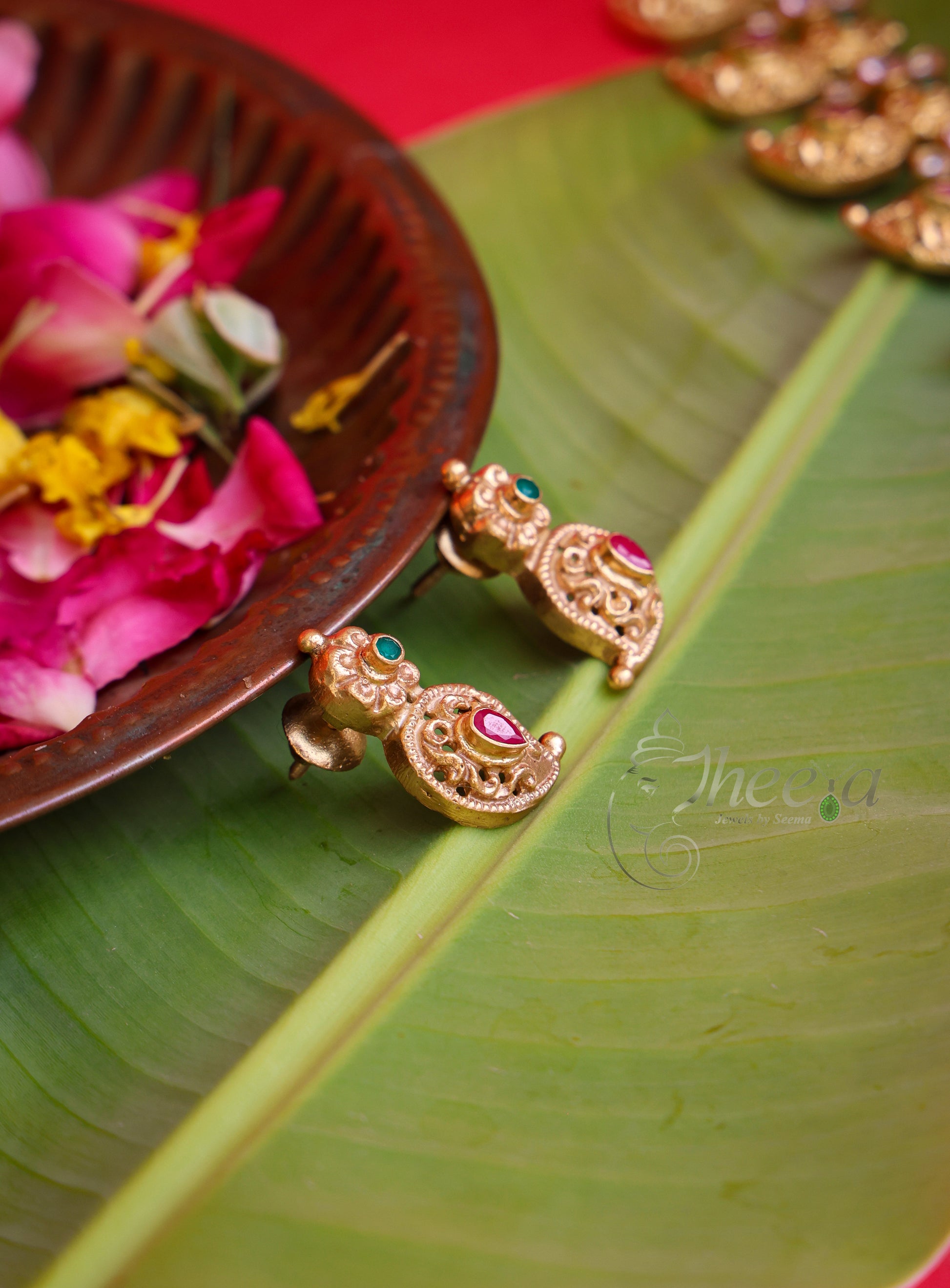 Kaveri Gold South Necklace in Pure Silver with green accents, front view.