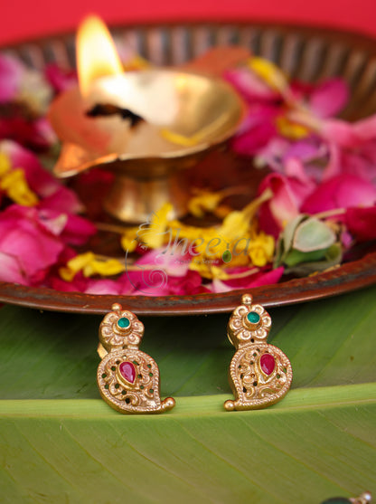 Kaveri Gold South Necklace worn by a model showcasing scale and Necklace Sets design.