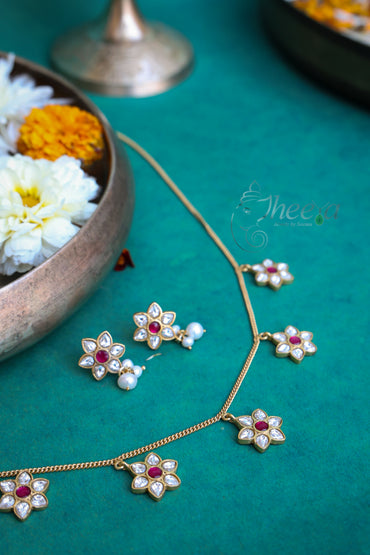white flower necklacw set