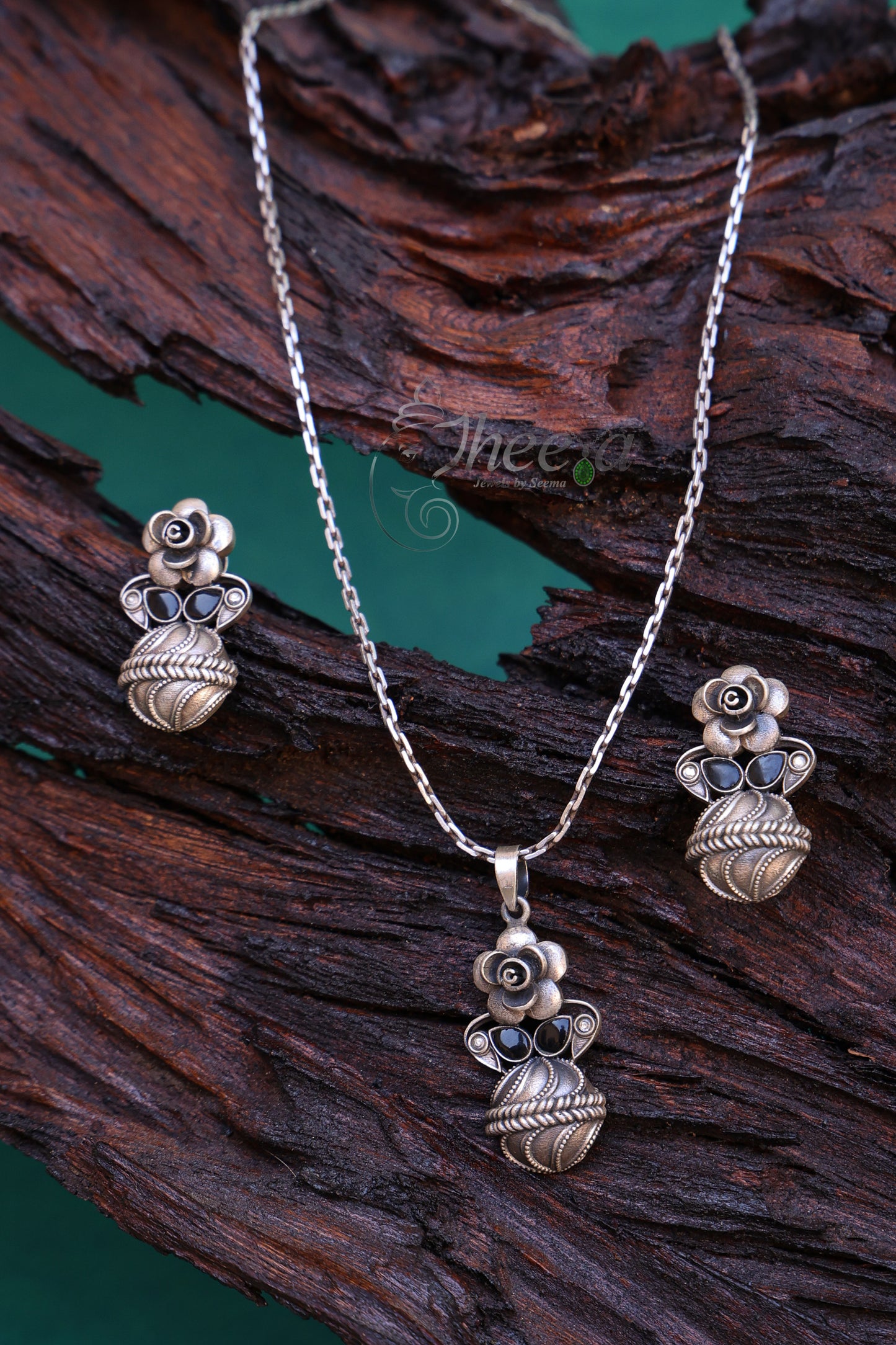 oxidised Silver  rose Pendant set