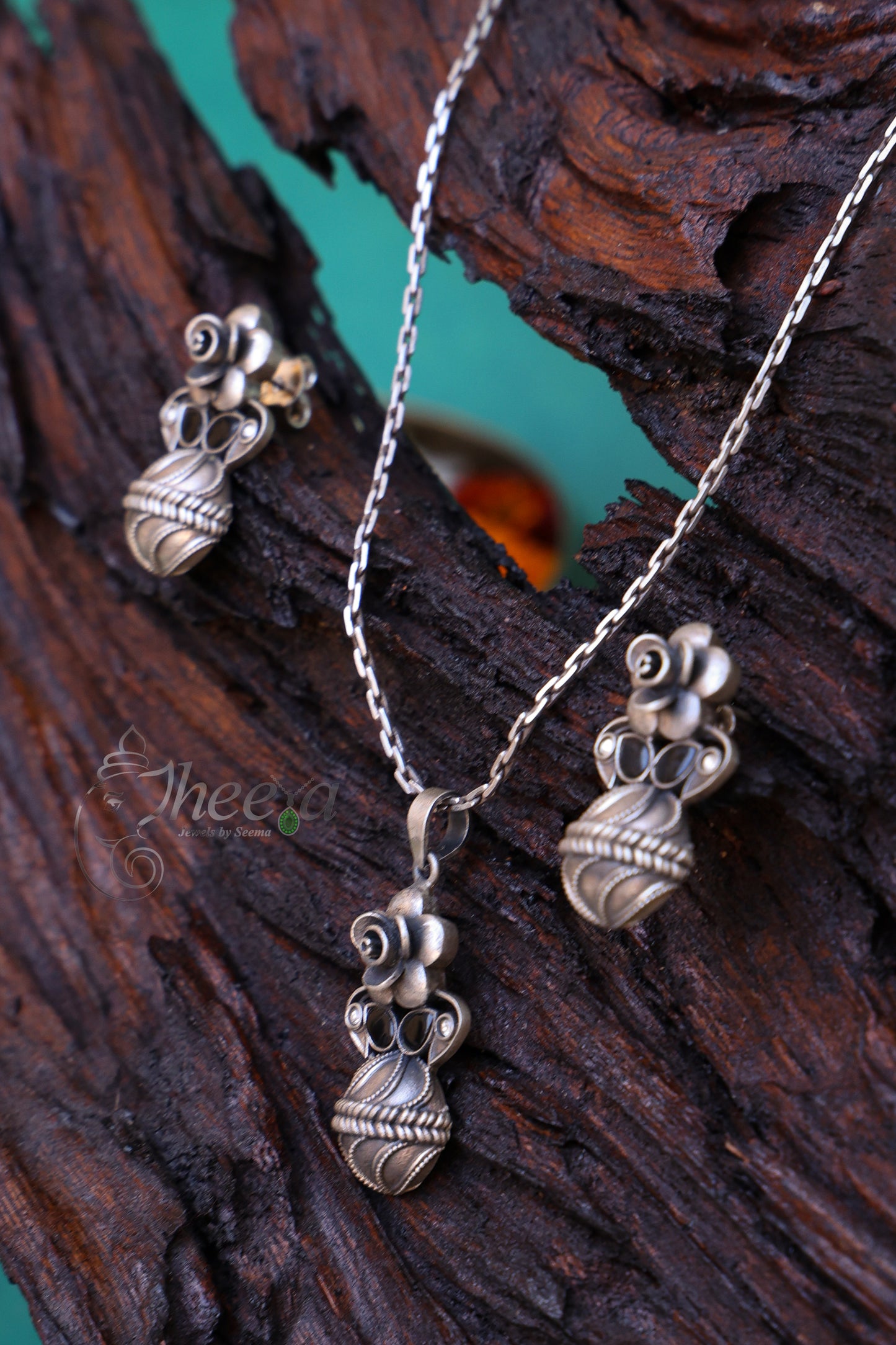 oxidised Silver  rose Pendant set