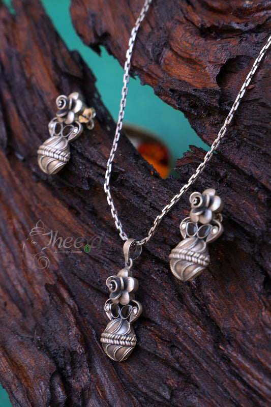 oxidised Silver  rose Pendant set