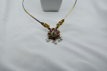 V Shape Kundan Hasli set image 1