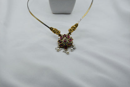 V Shape Kundan Hasli set image 1