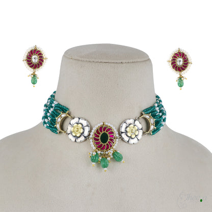 Green Bead Choker With Kundan Pendant image 3