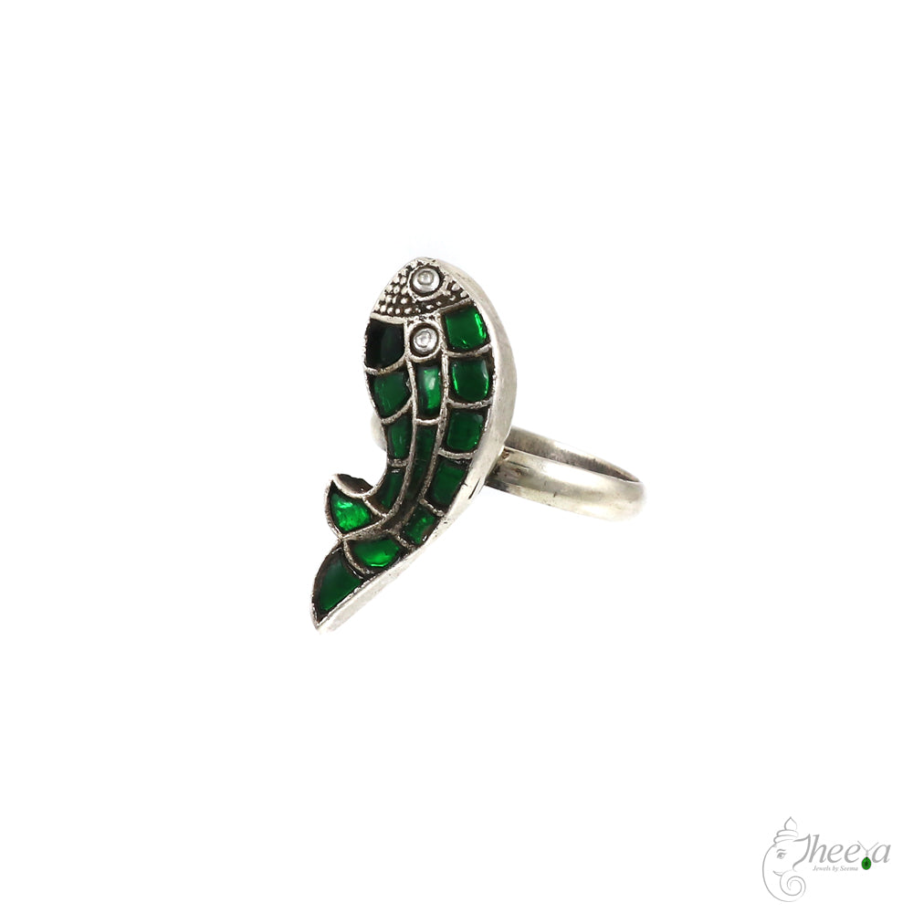 Fish ring with green kundan image 1