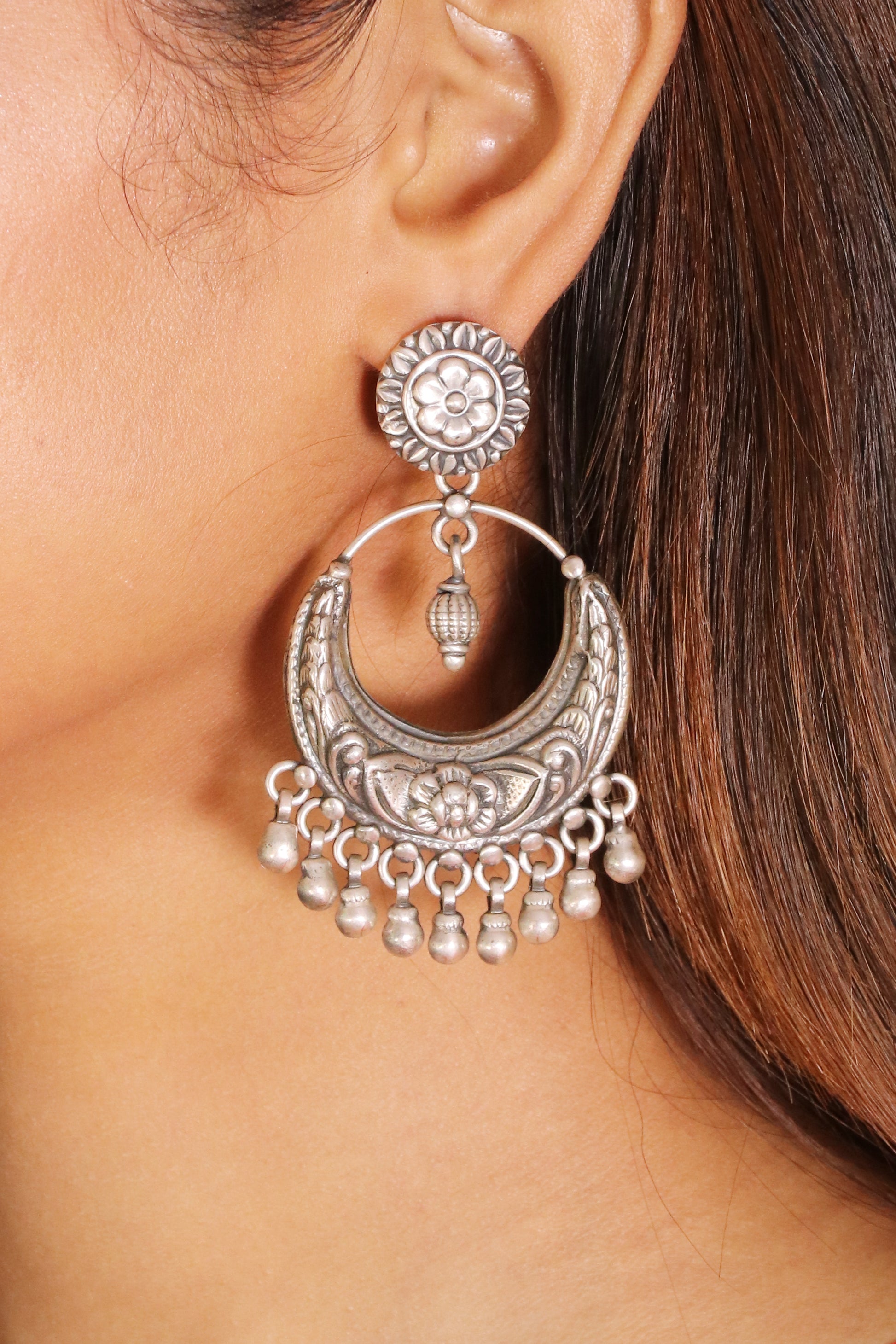 Saadagi Chaandbali chitai earrings image 0
