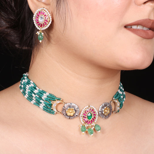 Green Bead Choker With Kundan Pendant image 0