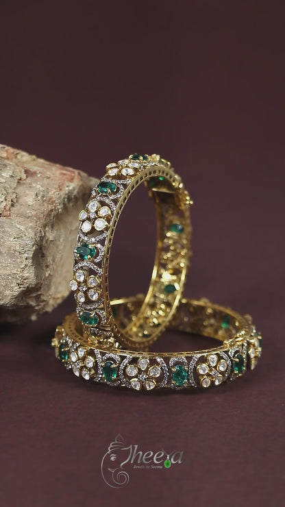 Ratnavalli  green Bangle Set