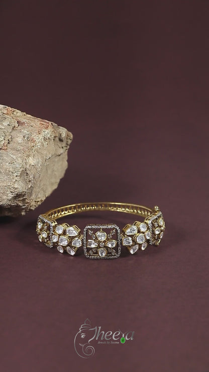 Ratnavalli Moisanite Single Bangle